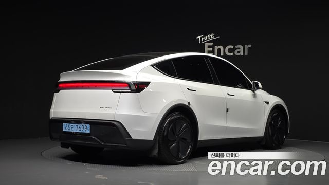 Tesla Model Y 2025 — photo 2