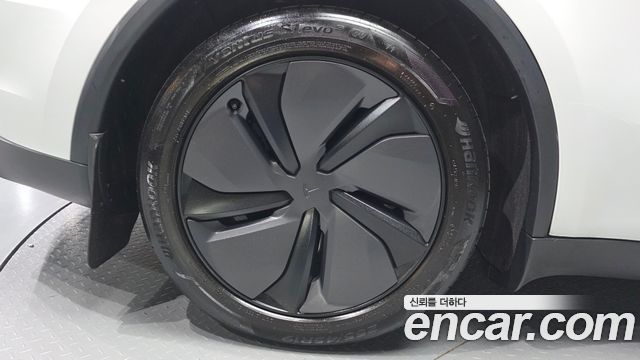 Tesla Model Y 2025 — photo 5
