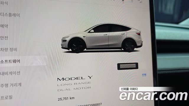Tesla Model Y 2025 — photo 11