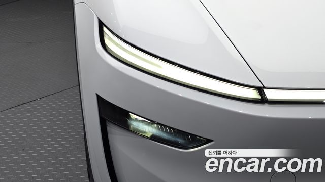 Tesla Model Y 2025 — photo 8