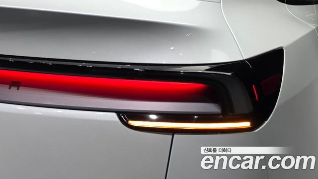 Tesla Model Y 2025 — photo 9