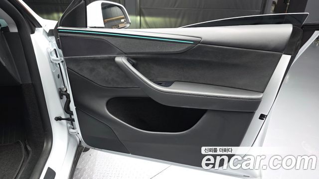 Tesla Model Y 2025 — photo 14