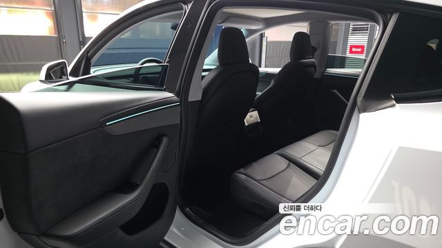 Tesla Model Y 2025 — photo 16