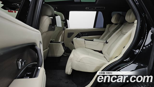 Land Rover Range Rover 2023 — photo 17