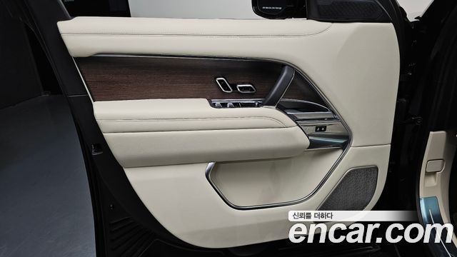 Land Rover Range Rover 2023 — photo 14