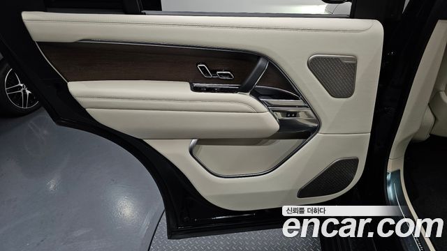 Land Rover Range Rover 2023 — photo 15