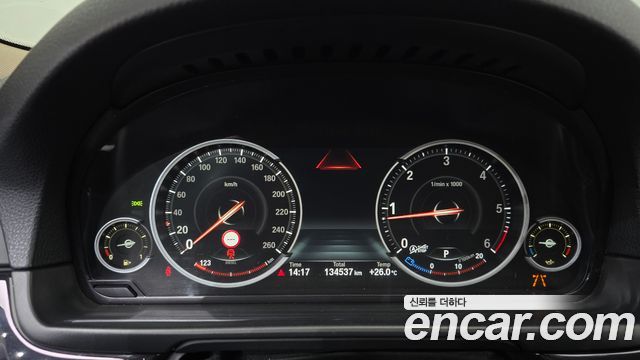 BMW 5-Series 2016 — photo 8