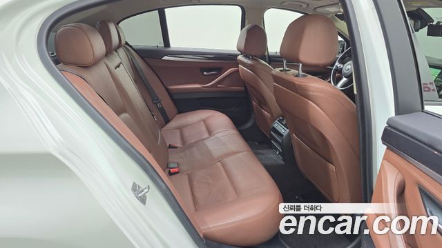 BMW 5-Series 2016 — photo 11