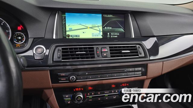BMW 5-Series 2016 — photo 12