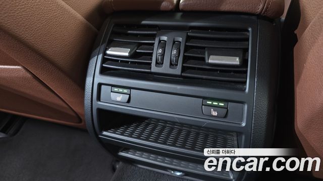 BMW 5-Series 2016 — photo 18