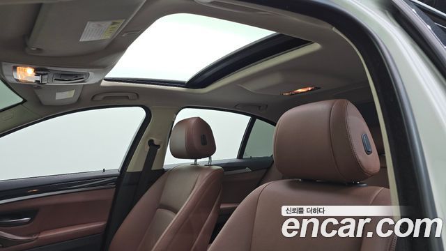 BMW 5-Series 2016 — photo 20