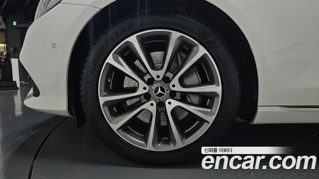 Mercedes-Benz E-Class 2019 — photo 5