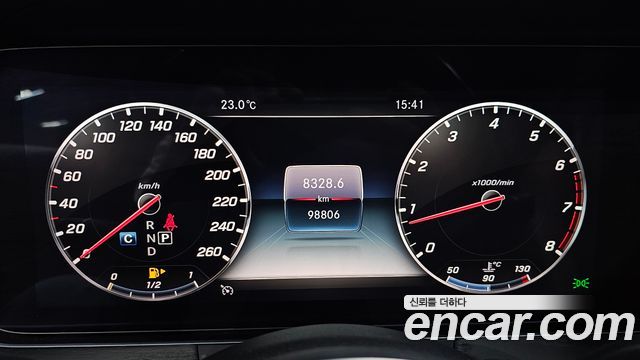 Mercedes-Benz E-Class 2019 — photo 11