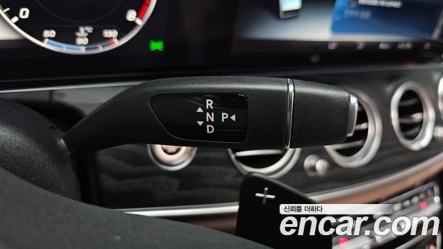 Mercedes-Benz E-Class 2019 — photo 12