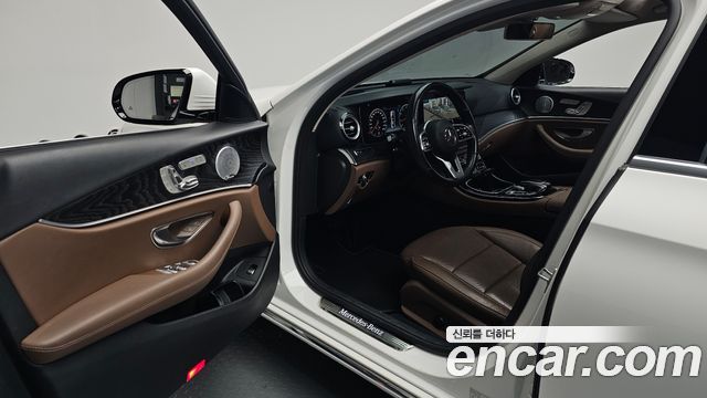 Mercedes-Benz E-Class 2019 — photo 13