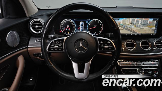 Mercedes-Benz E-Class 2019 — photo 19