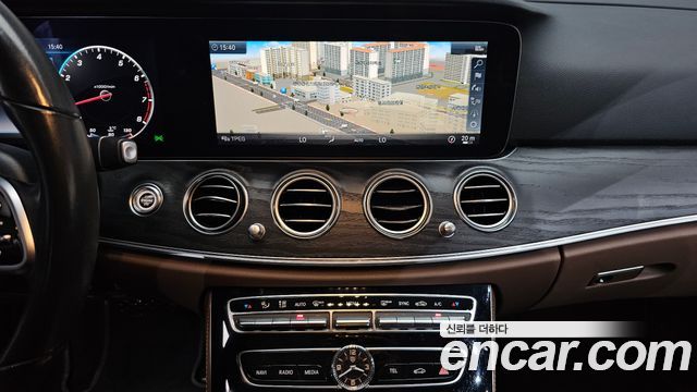 Mercedes-Benz E-Class 2019 — photo 20