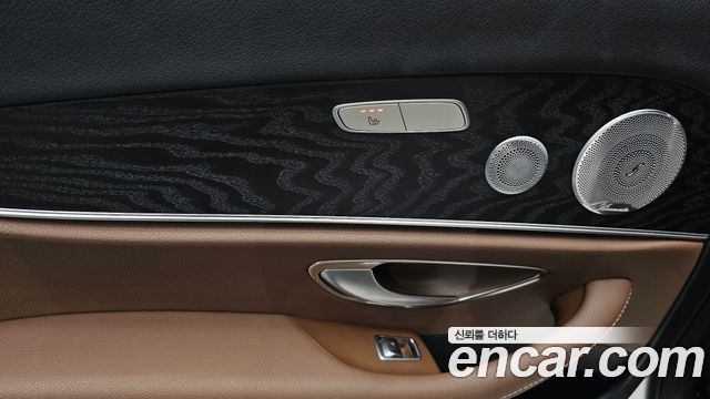 Mercedes-Benz E-Class 2019 — photo 25
