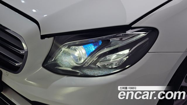 Mercedes-Benz E-Class 2019 — photo 8