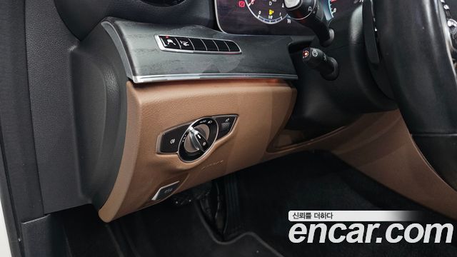 Mercedes-Benz E-Class 2019 — photo 29