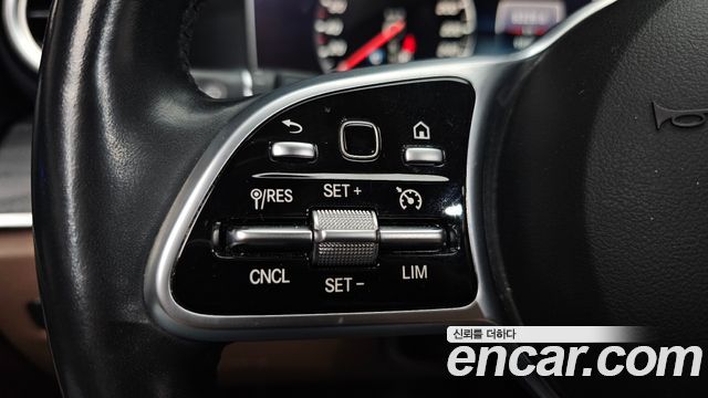 Mercedes-Benz E-Class 2019 — photo 30