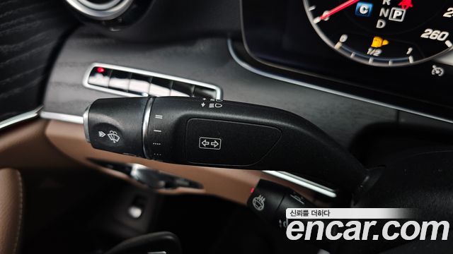 Mercedes-Benz E-Class 2019 — photo 31