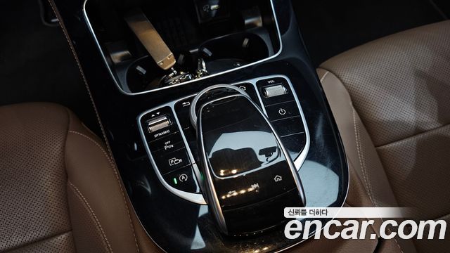 Mercedes-Benz E-Class 2019 — photo 34