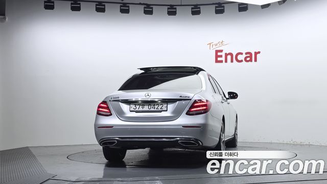 Mercedes-Benz E-Class 2017 — photo 4