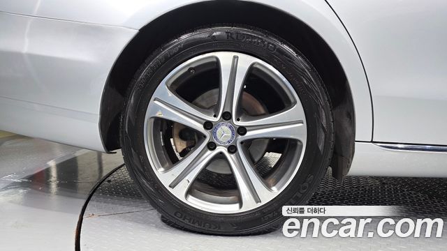 Mercedes-Benz E-Class 2017 — photo 5