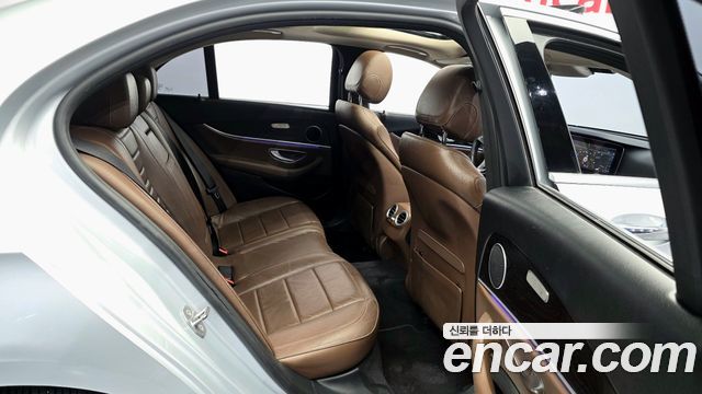 Mercedes-Benz E-Class 2017 — photo 10