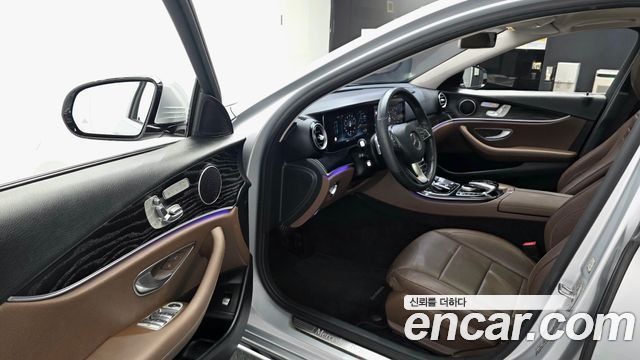 Mercedes-Benz E-Class 2017 — photo 11