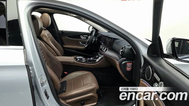 Mercedes-Benz E-Class 2017 — photo 12
