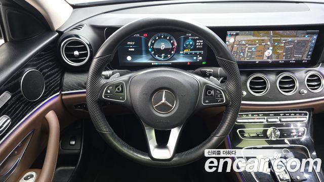 Mercedes-Benz E-Class 2017 — photo 13