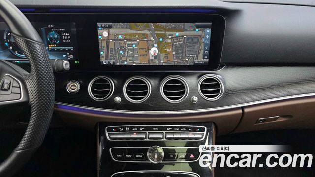 Mercedes-Benz E-Class 2017 — photo 15