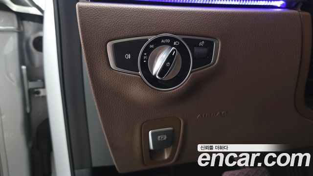 Mercedes-Benz E-Class 2017 — photo 18