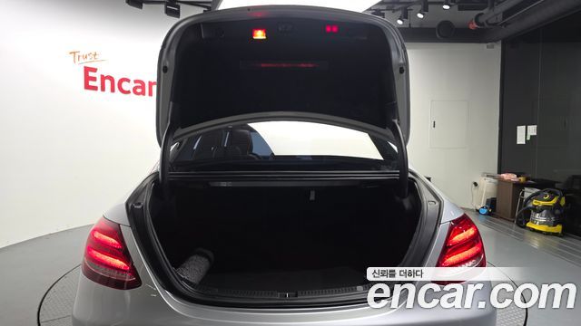 Mercedes-Benz E-Class 2017 — photo 19