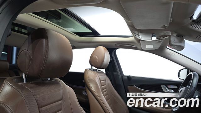 Mercedes-Benz E-Class 2017 — photo 20