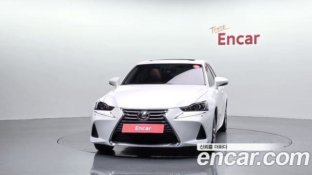 Lexus IS 2017 — photo 3