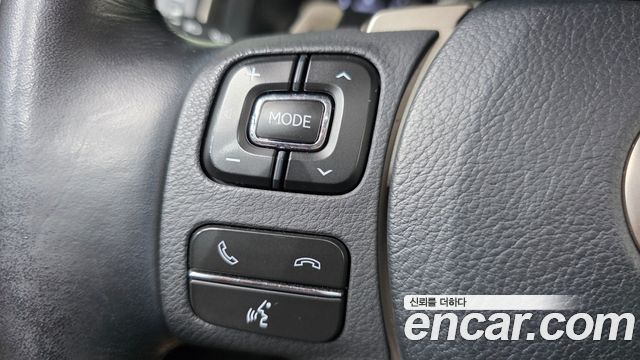 Lexus IS 2017 — photo 25