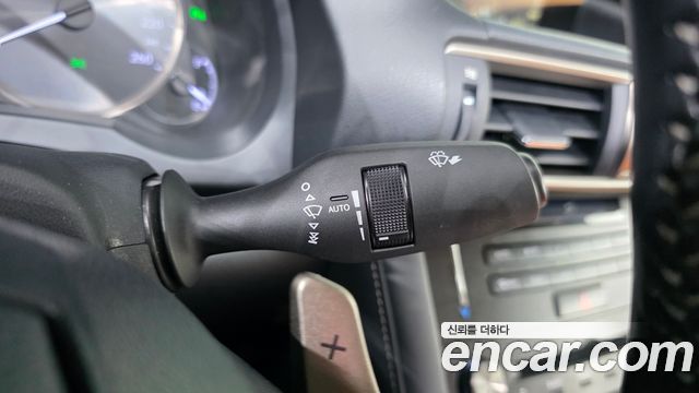 Lexus IS 2017 — photo 28