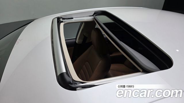 Lexus IS 2017 — photo 32