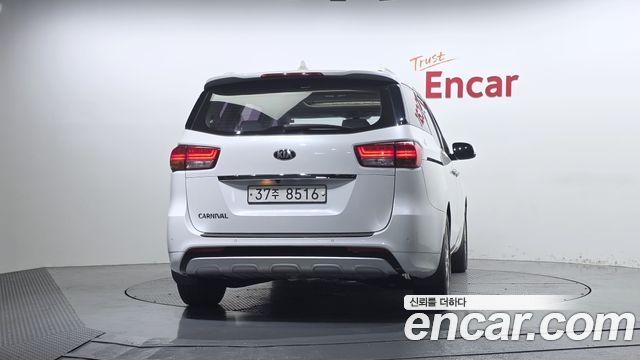 Kia Canival 2015 — photo 4