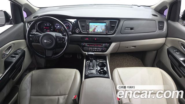 Kia Canival 2015 — photo 7