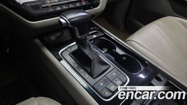 Kia Canival 2015 — photo 9
