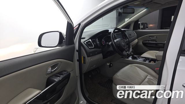 Kia Canival 2015 — photo 10
