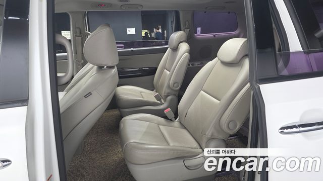 Kia Canival 2015 — photo 11