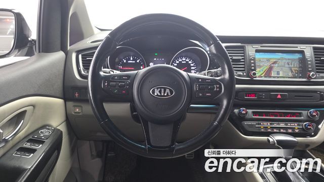 Kia Canival 2015 — photo 14