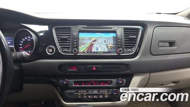 Kia Canival 2015 — photo 15