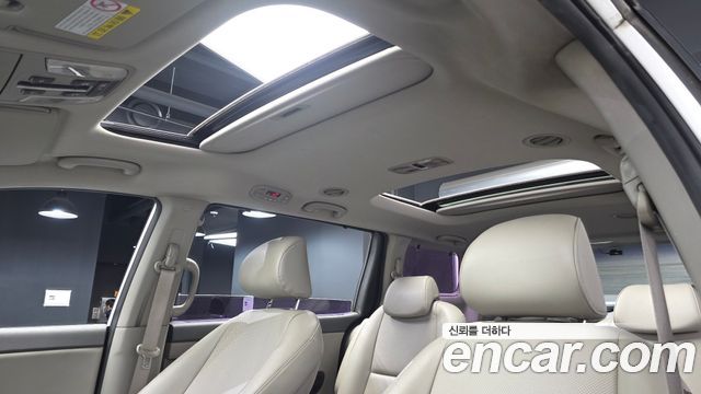 Kia Canival 2015 — photo 18