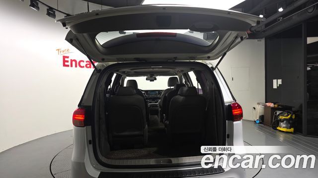 Kia Canival 2015 — photo 20